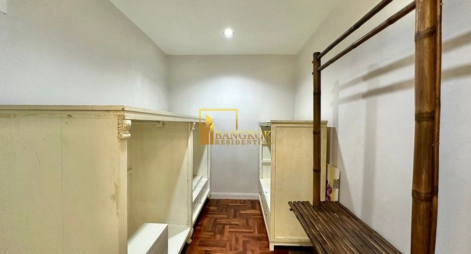 For rent 3 bedrooms condo in Yan Nawa, Bangkok