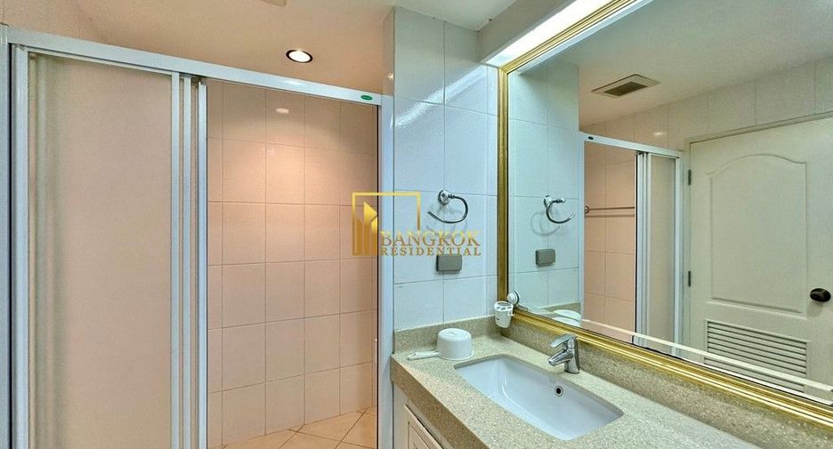 For rent 3 bedrooms condo in Yan Nawa, Bangkok