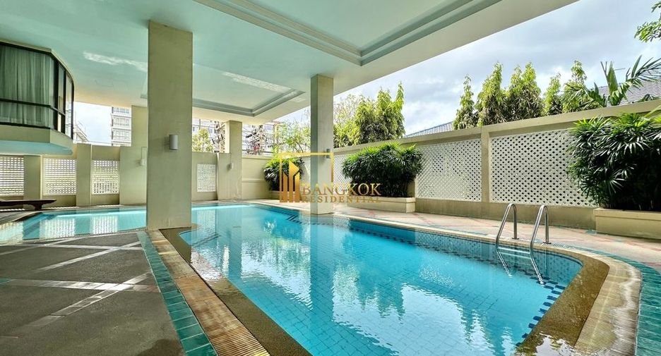 For rent 3 bedrooms condo in Yan Nawa, Bangkok