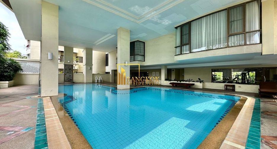 For rent 3 bedrooms condo in Yan Nawa, Bangkok