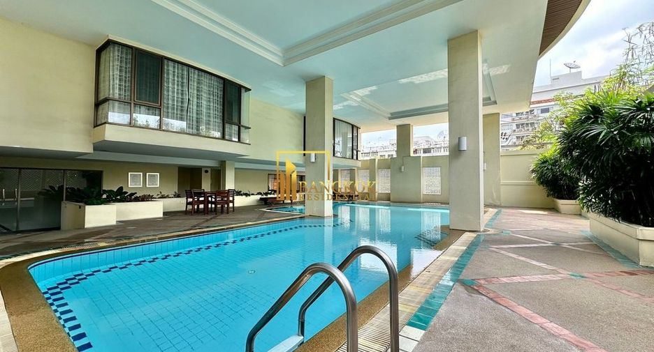 For rent 3 bedrooms condo in Yan Nawa, Bangkok