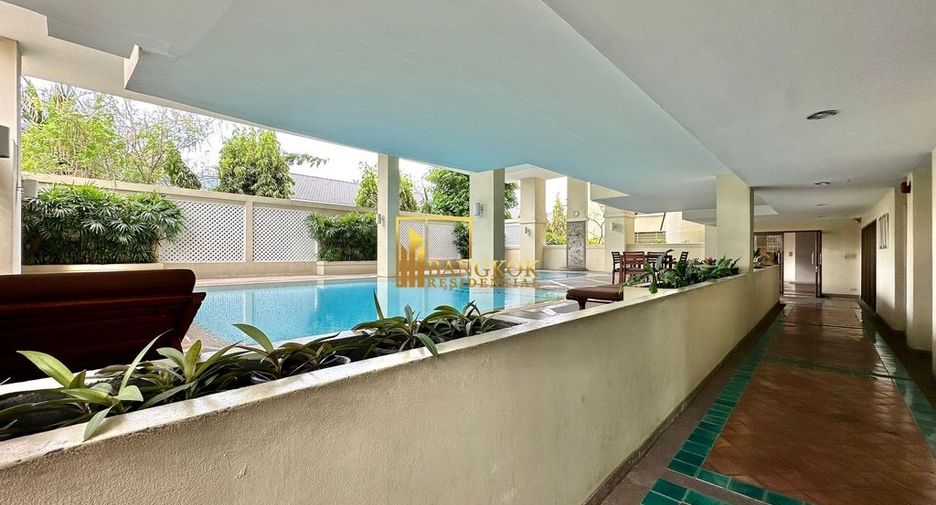 For rent 3 bedrooms condo in Yan Nawa, Bangkok