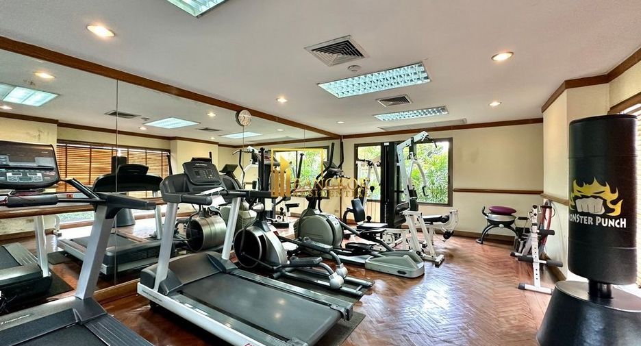For rent 3 bedrooms condo in Yan Nawa, Bangkok