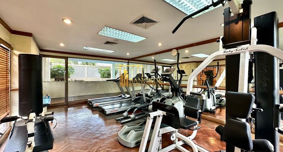 For rent 3 bedrooms condo in Yan Nawa, Bangkok