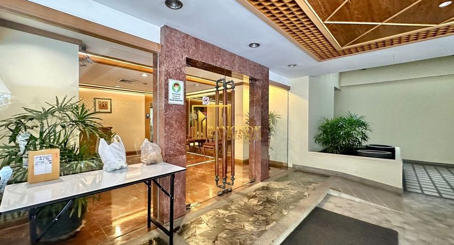 For rent 3 bedrooms condo in Yan Nawa, Bangkok