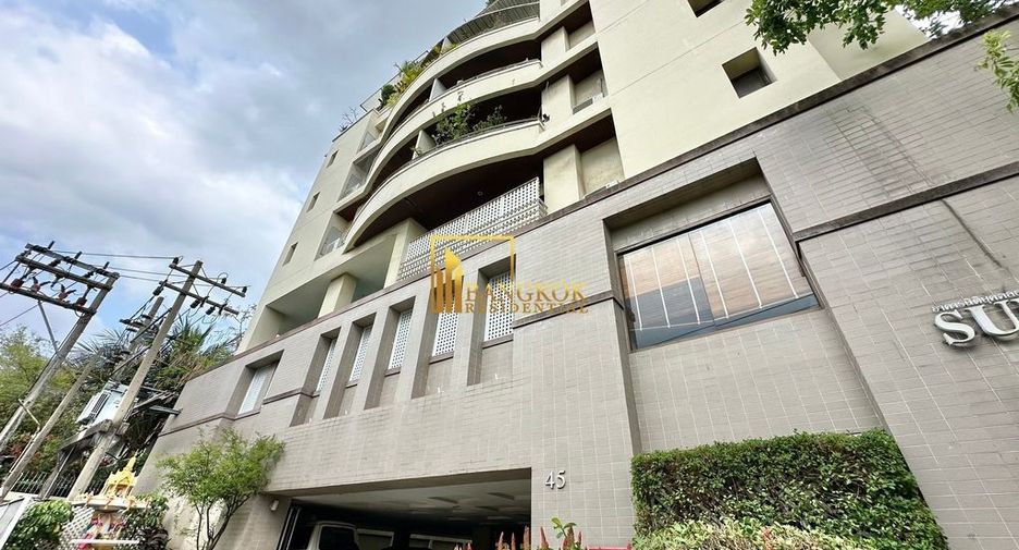 For rent 3 bedrooms condo in Yan Nawa, Bangkok