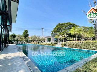 For sale 4 bedrooms townhouse in Lat Krabang, Bangkok
