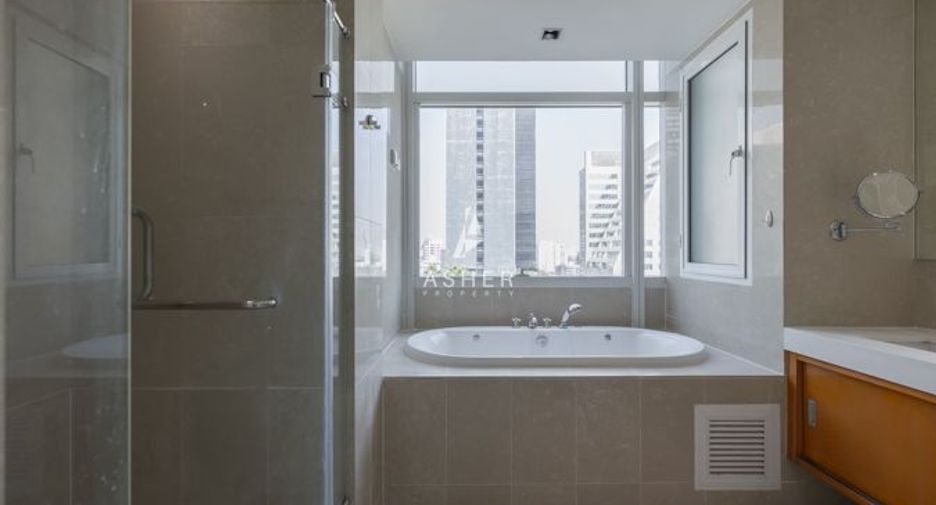 À louer 3 chambres condo à Pathum Wan, Bangkok