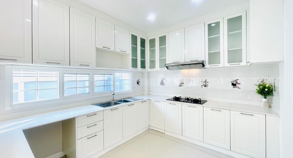 Haus zum Kauf mit 4 Zimmer in Nong Khaem, Bangkok