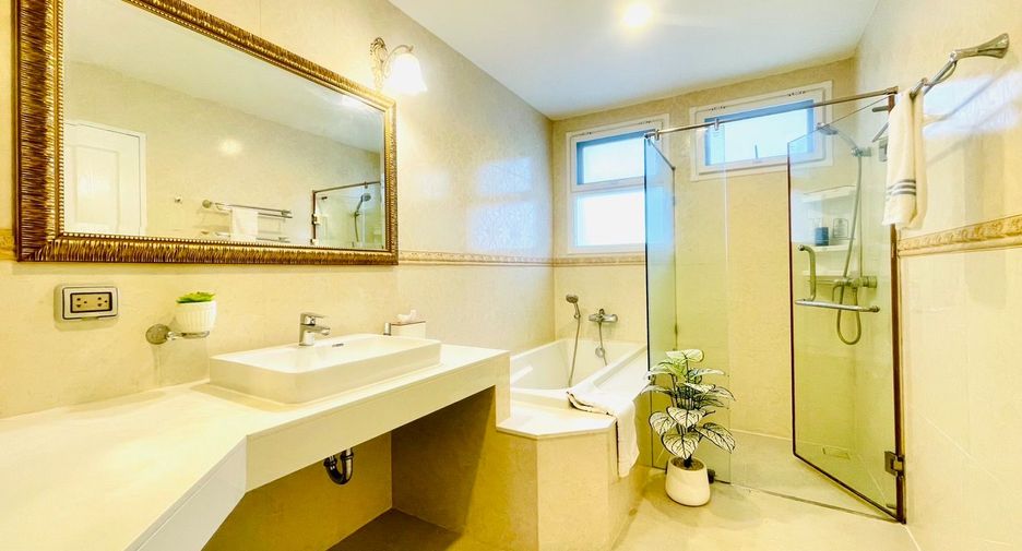 Haus zum Kauf mit 4 Zimmer in Nong Khaem, Bangkok
