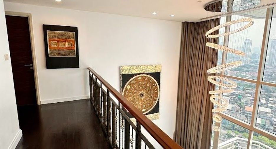 À louer et à vendre 3 chambres condo à Khlong San, Bangkok
