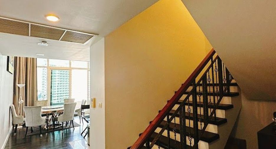 À louer et à vendre 3 chambres condo à Khlong San, Bangkok