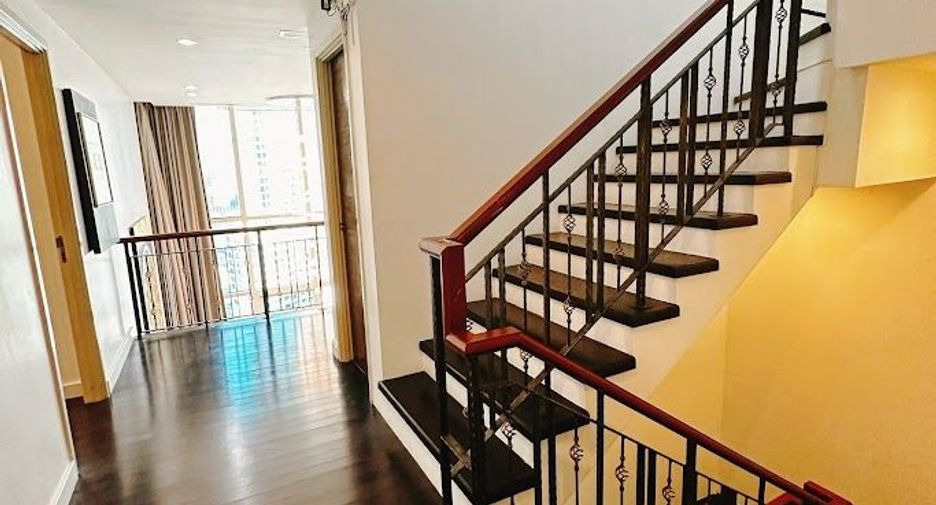 À louer et à vendre 3 chambres condo à Khlong San, Bangkok