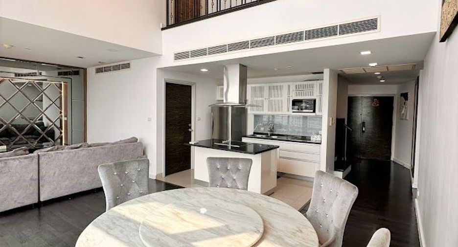 À louer et à vendre 3 chambres condo à Khlong San, Bangkok
