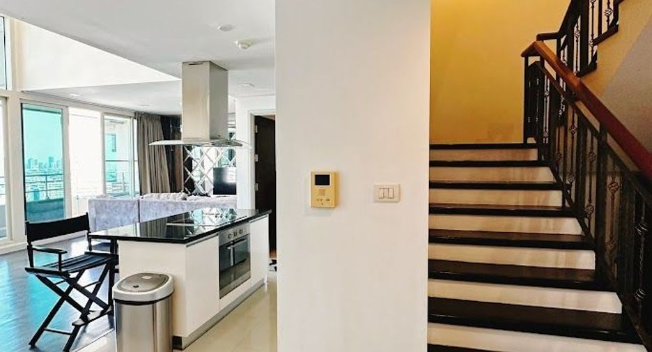 À louer et à vendre 3 chambres condo à Khlong San, Bangkok