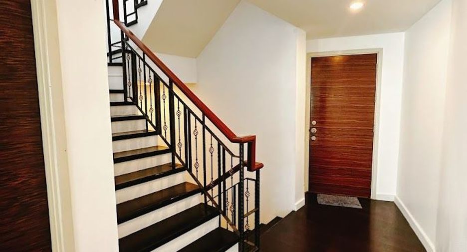 À louer et à vendre 3 chambres condo à Khlong San, Bangkok