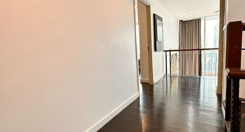 À louer et à vendre 3 chambres condo à Khlong San, Bangkok