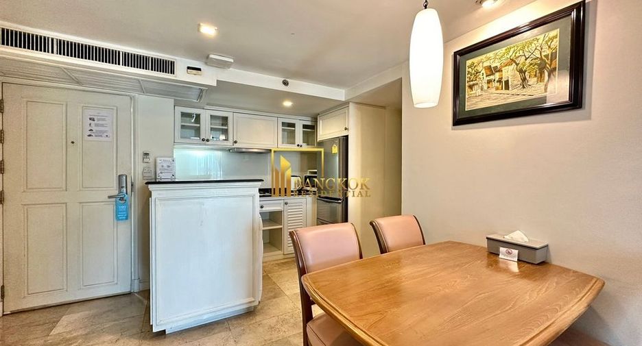 À louer 2 chambres appartement avec services à Sathon, Bangkok