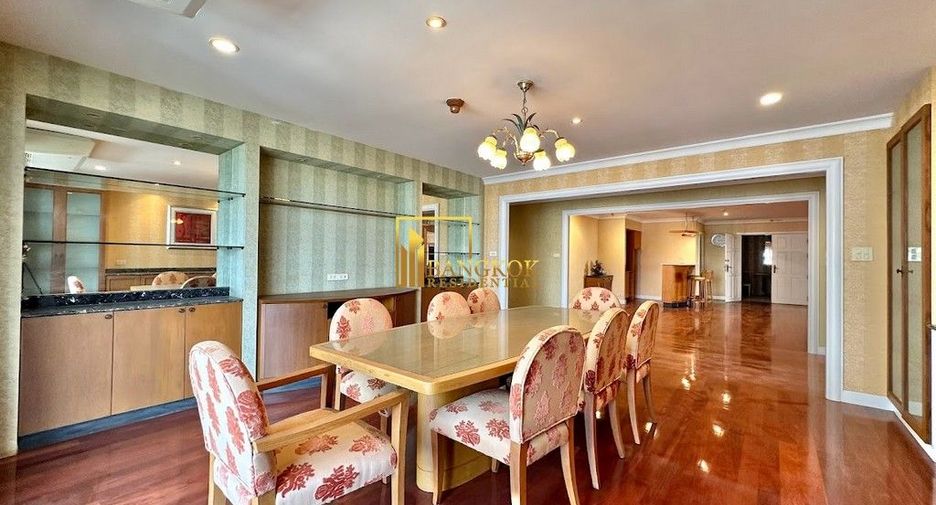 Condo en alquiler de 3 habitaciones en Watthana, Bangkok