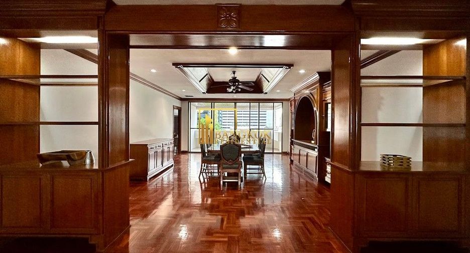 For rent 3 bedrooms apartment in Khlong Toei, Bangkok