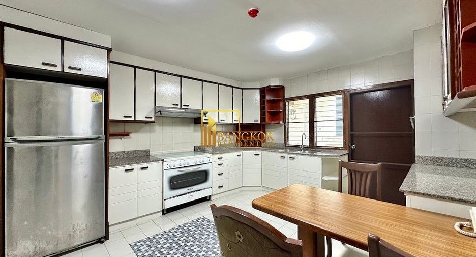 For rent 3 bedrooms apartment in Khlong Toei, Bangkok
