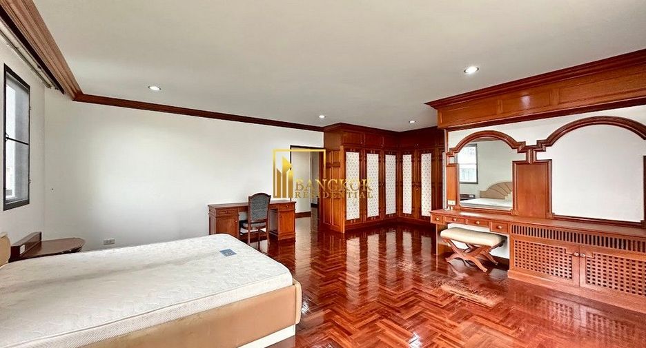 For rent 3 bedrooms apartment in Khlong Toei, Bangkok