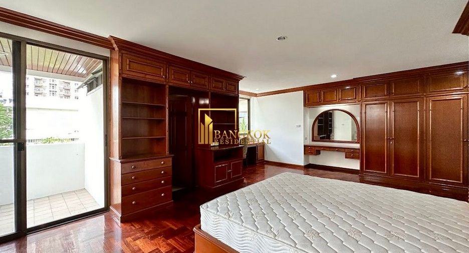 For rent 3 bedrooms apartment in Khlong Toei, Bangkok