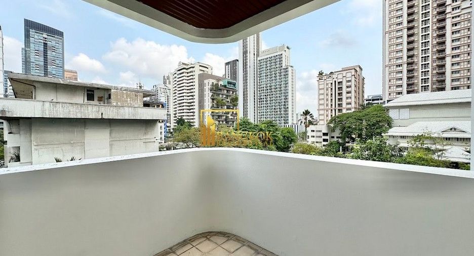 For rent 3 bedrooms apartment in Khlong Toei, Bangkok