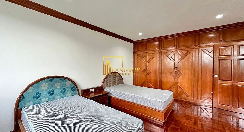 For rent 3 bedrooms apartment in Khlong Toei, Bangkok