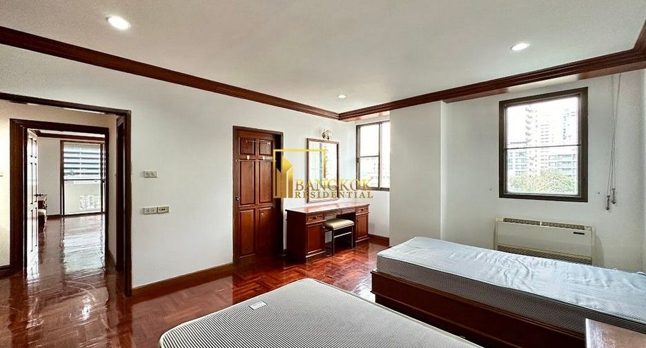 For rent 3 bedrooms apartment in Khlong Toei, Bangkok