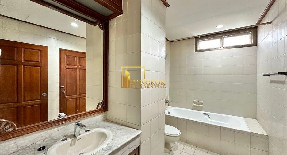 For rent 3 bedrooms apartment in Khlong Toei, Bangkok