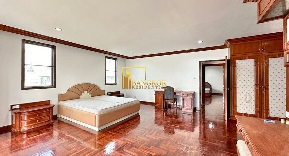 For rent 3 bedrooms apartment in Khlong Toei, Bangkok