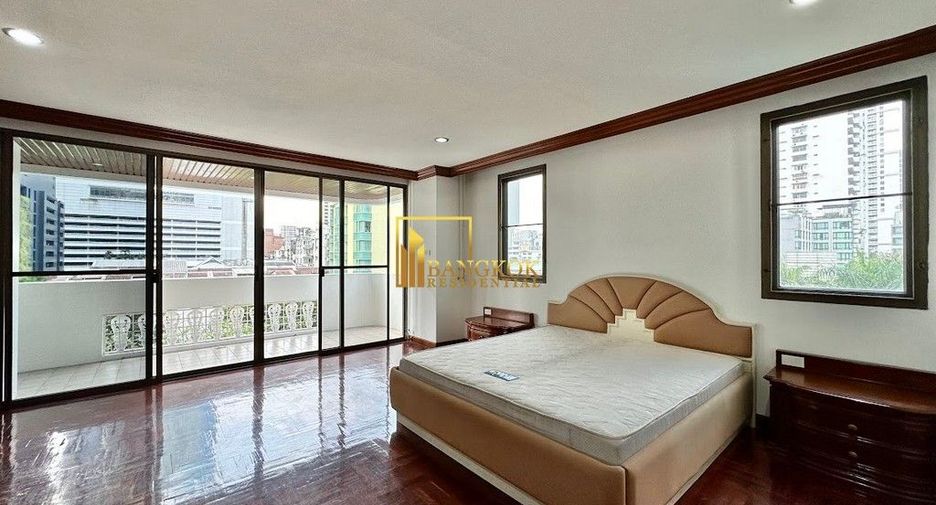 For rent 3 bedrooms apartment in Khlong Toei, Bangkok