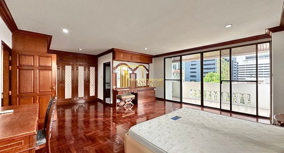 For rent 3 bedrooms apartment in Khlong Toei, Bangkok