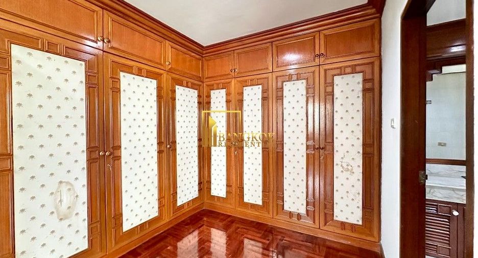 For rent 3 bedrooms apartment in Khlong Toei, Bangkok