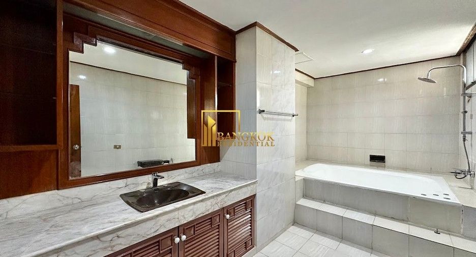 For rent 3 bedrooms apartment in Khlong Toei, Bangkok