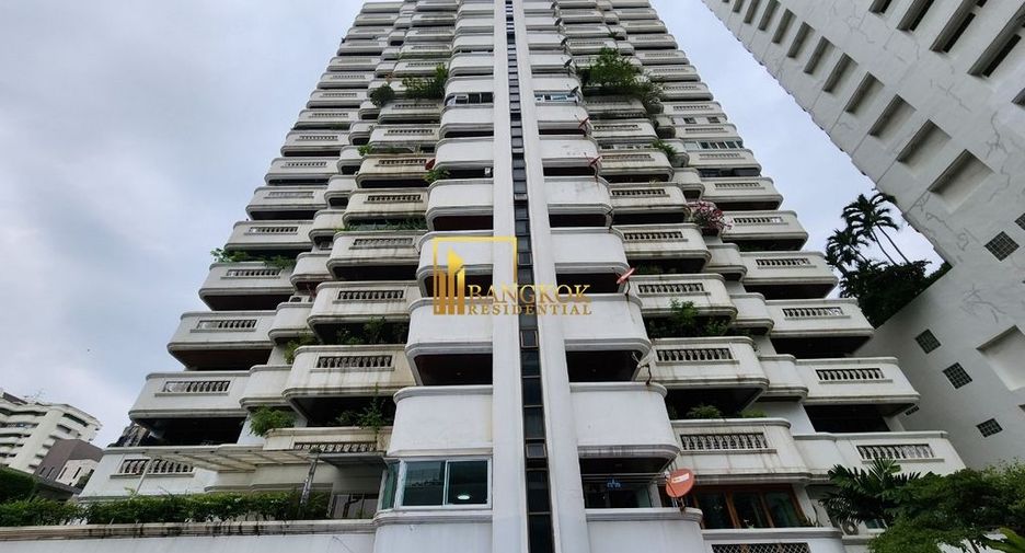 For rent 3 bedrooms apartment in Khlong Toei, Bangkok