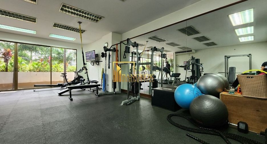 For rent 3 bedrooms apartment in Khlong Toei, Bangkok