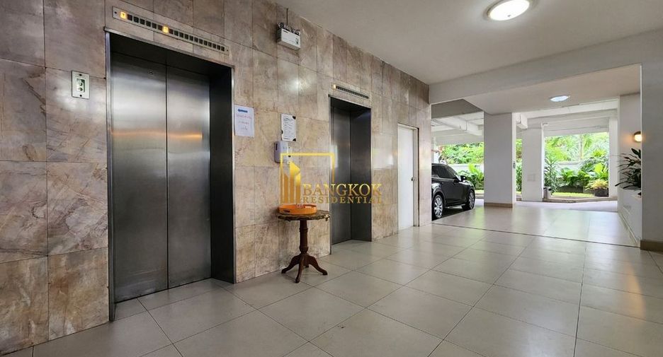 For rent 3 bedrooms apartment in Khlong Toei, Bangkok
