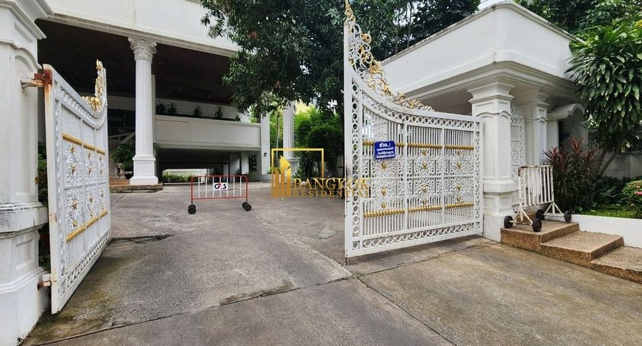 For rent 3 bedrooms apartment in Khlong Toei, Bangkok