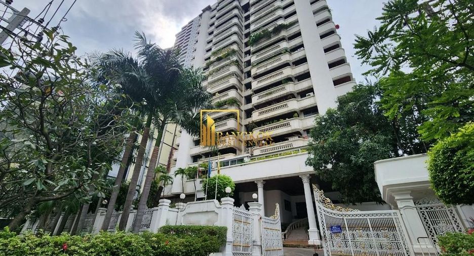 For rent 3 bedrooms apartment in Khlong Toei, Bangkok