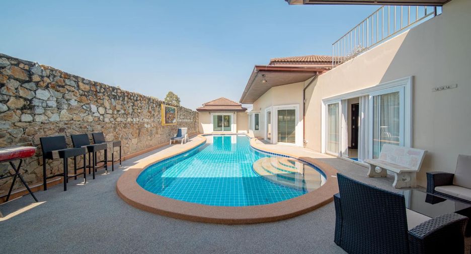 Casa en alquiler de 4 habitaciones en Bang Lamung, Chonburi