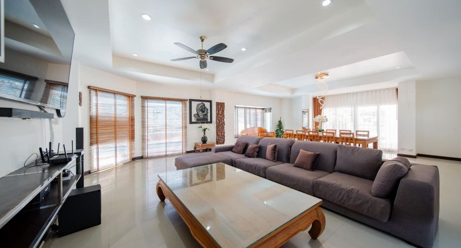 Casa en alquiler de 4 habitaciones en Bang Lamung, Chonburi