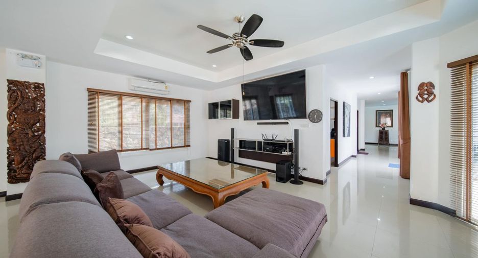Casa en alquiler de 4 habitaciones en Bang Lamung, Chonburi