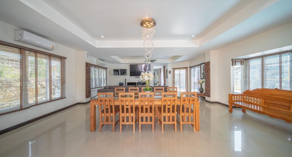 Casa en alquiler de 4 habitaciones en Bang Lamung, Chonburi