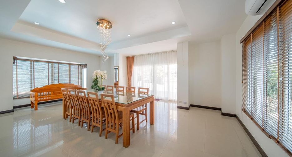 Casa en alquiler de 4 habitaciones en Bang Lamung, Chonburi