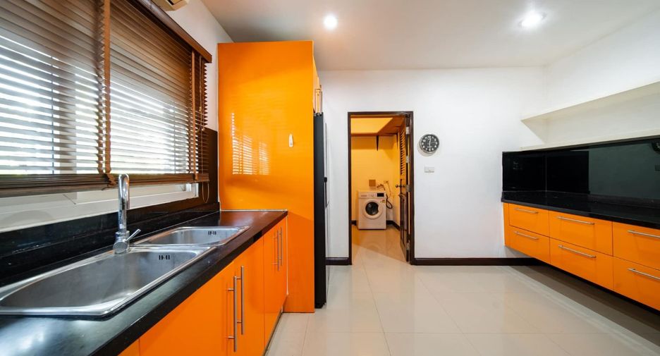 Casa en alquiler de 4 habitaciones en Bang Lamung, Chonburi