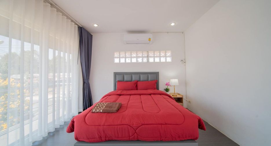 Casa en alquiler de 4 habitaciones en Bang Lamung, Chonburi