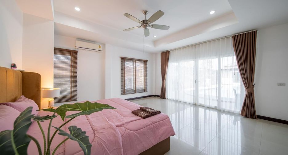 Casa en alquiler de 4 habitaciones en Bang Lamung, Chonburi