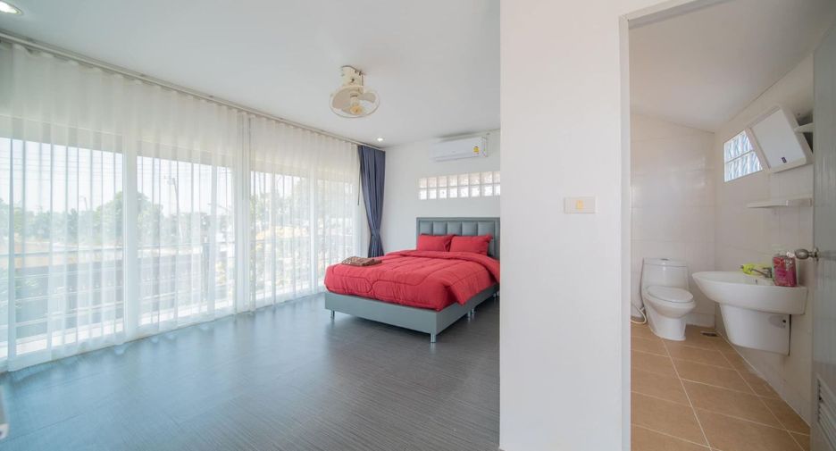 Casa en alquiler de 4 habitaciones en Bang Lamung, Chonburi